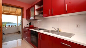 Fridge, oven, dishwasher, coffee/tea maker - Waterfront house Kata by Villas Guide (Smokvica)