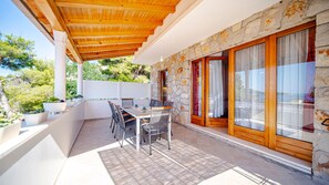 Outdoor dining - Waterfront house Kata by Villas Guide (Smokvica)