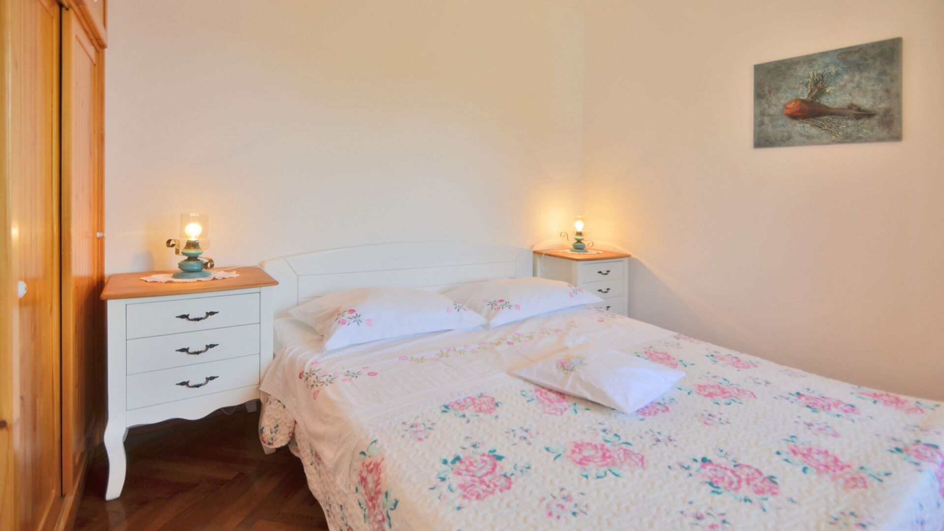 Free WiFi, bed sheets