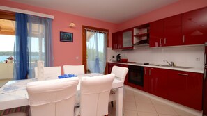 Fridge, oven, dishwasher, coffee/tea maker - Waterfront house Kata by Villas Guide (Smokvica)