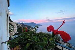 Property grounds - Amalfi Coast-Panoramic Sea View Suite with Private Terrace, Parking & Concierge (Amalfi)