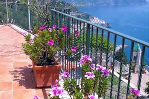 Property grounds - Amalfi Coast-Panoramic Sea View Suite with Private Terrace, Parking & Concierge (Amalfi)