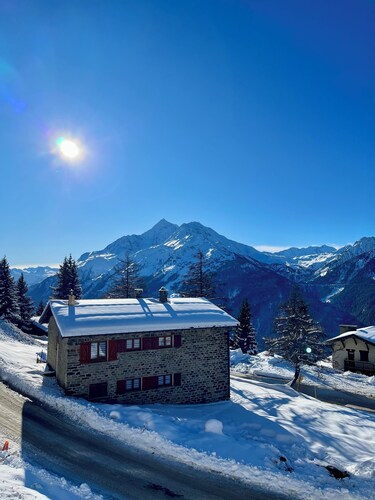 Detached 5-bedroom family chalet in La Rosière-Centre.