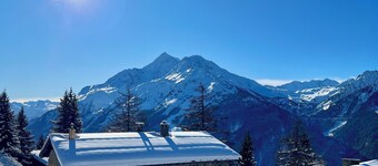 Detached 5-bedroom family chalet in La Rosière-Centre.