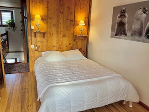 5 bedrooms, Internet - Detached 5-bedroom family chalet in La Rosière-Centre. (Montvalezan)