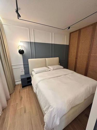 The Golden Luxury Downtown Two