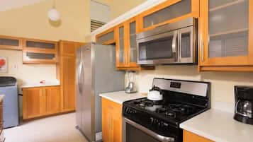 Villa Confort, vue jardin | Cuisine privée | Bouilloire électrique, grille-pain