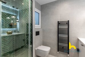 Hair dryer - Spacious Family APT W/ Sunny Balcony & Whirlpool! (Kallithea)