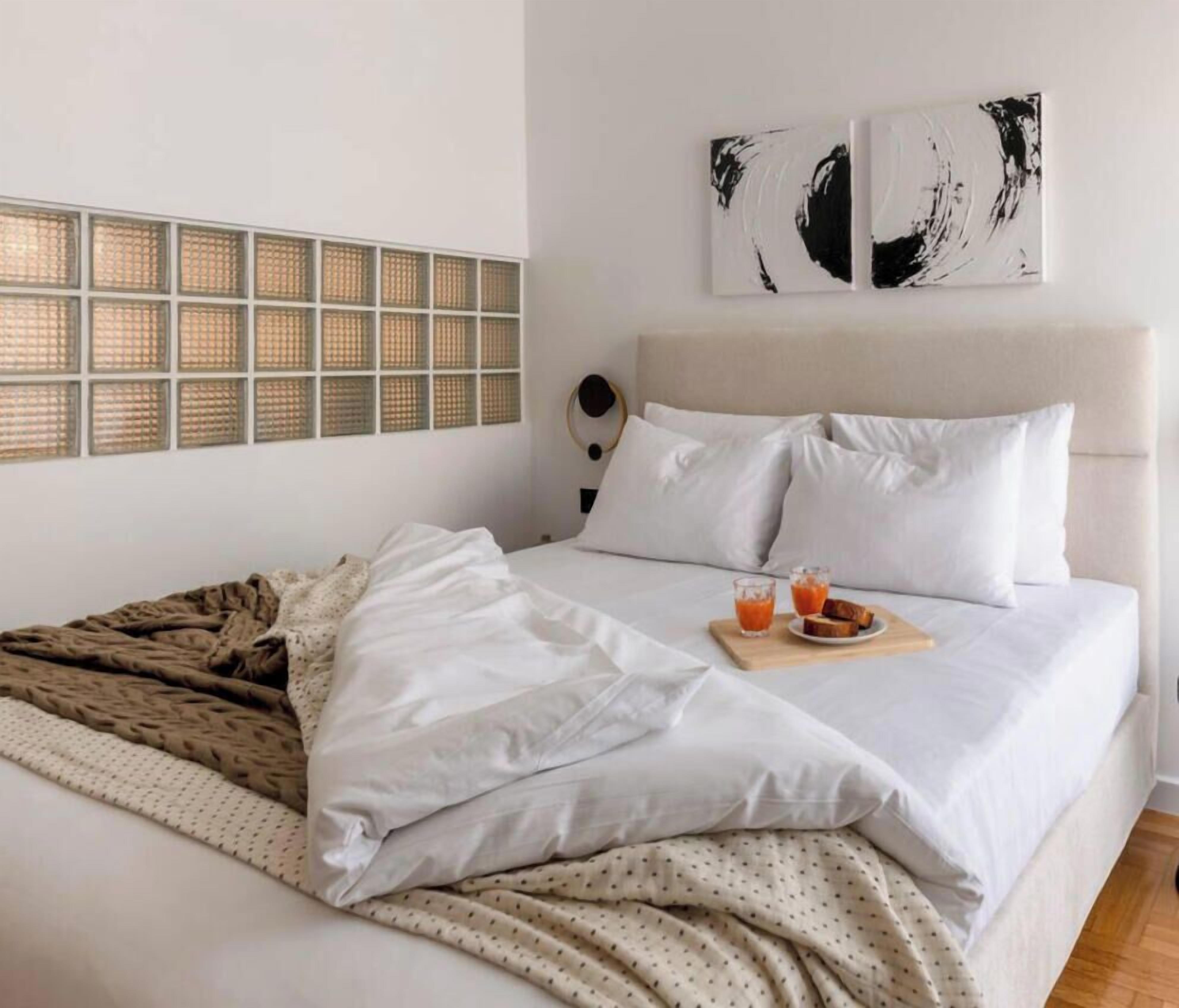 3 bedrooms, iron/ironing board, WiFi (free), bed sheets