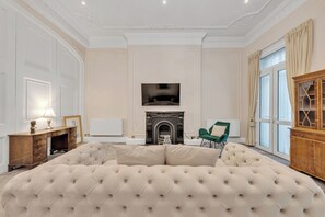 Living area - Timeless Mayfair Luxury in Central London (London)
