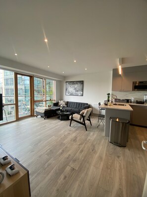 Living area - New Furnished Apartment - View of Grand Canal Dock (Dublin)