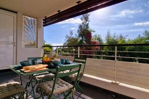 屋外ダイニングエリア