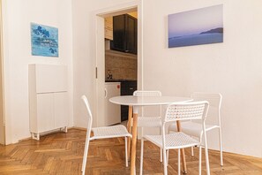 Eenvoudig appartement | Dineren