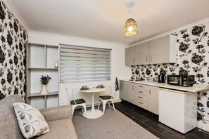 Room, 1 Bedroom, Accessible | Interior - Room-peaceful Nature Reserve Edge Getawa (Swansea)