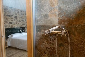 1 bedroom, iron/ironing board, free WiFi, bed sheets - Superior Villa in the Ribeira Sacra, A Gamela (Pantón)