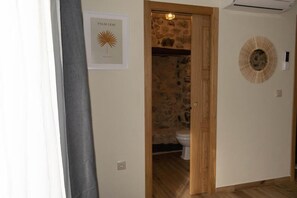 Shower, hair dryer, towels, soap - Superior Villa in the Ribeira Sacra, A Gamela (Pantón)