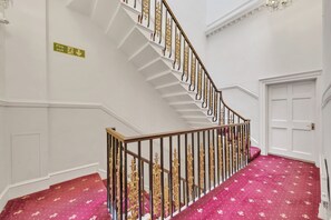 Interior - Designer Mayfair Apartment (London)
