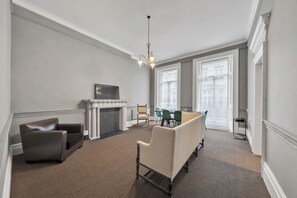 Living area - Designer Mayfair Apartment (London)