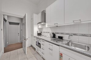 Private kitchen - Designer Mayfair Apartment (London)