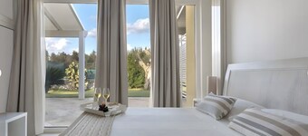 Villa 'Tenuta Degli Ulivi Luxury Relax' with Private Pool, Wi-Fi & Air Conditioning