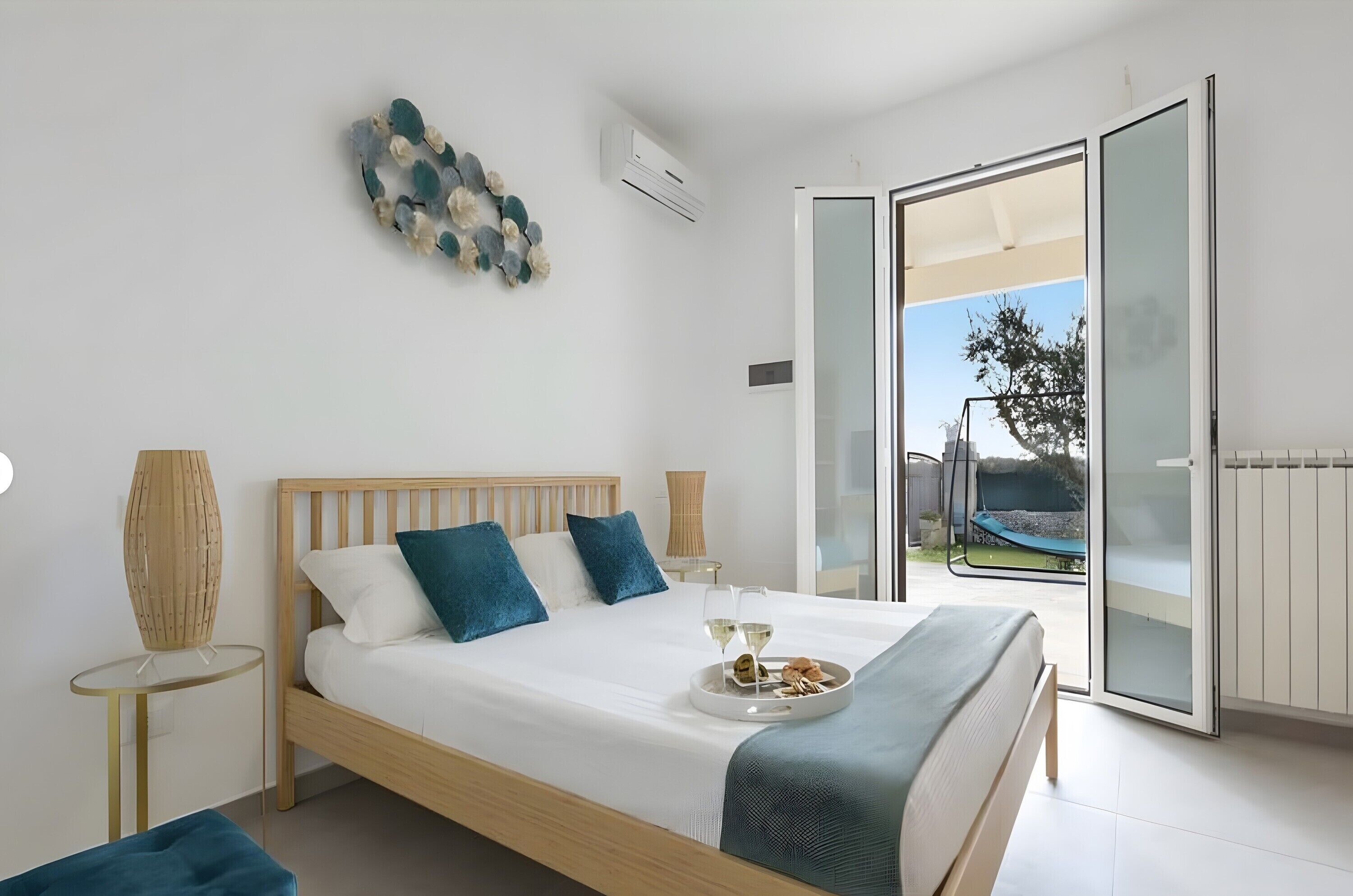 Iron/ironing board, WiFi, bed sheets, wheelchair access