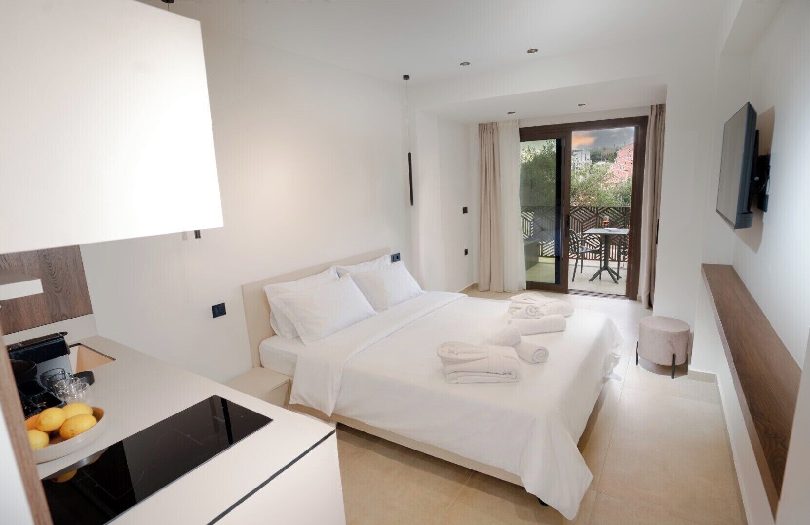 Luksus-suite - 2 soveværelser | Pengeskab på værelset, skrivebord, mørklægningsgardiner, lydisolering