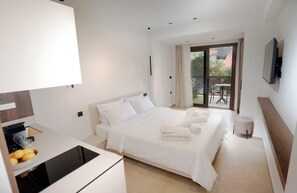 Luksus-suite - 2 soveværelser | Pengeskab på værelset, skrivebord, mørklægningsgardiner, lydisolering