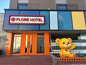 تفاصيل الفندق من الخارج