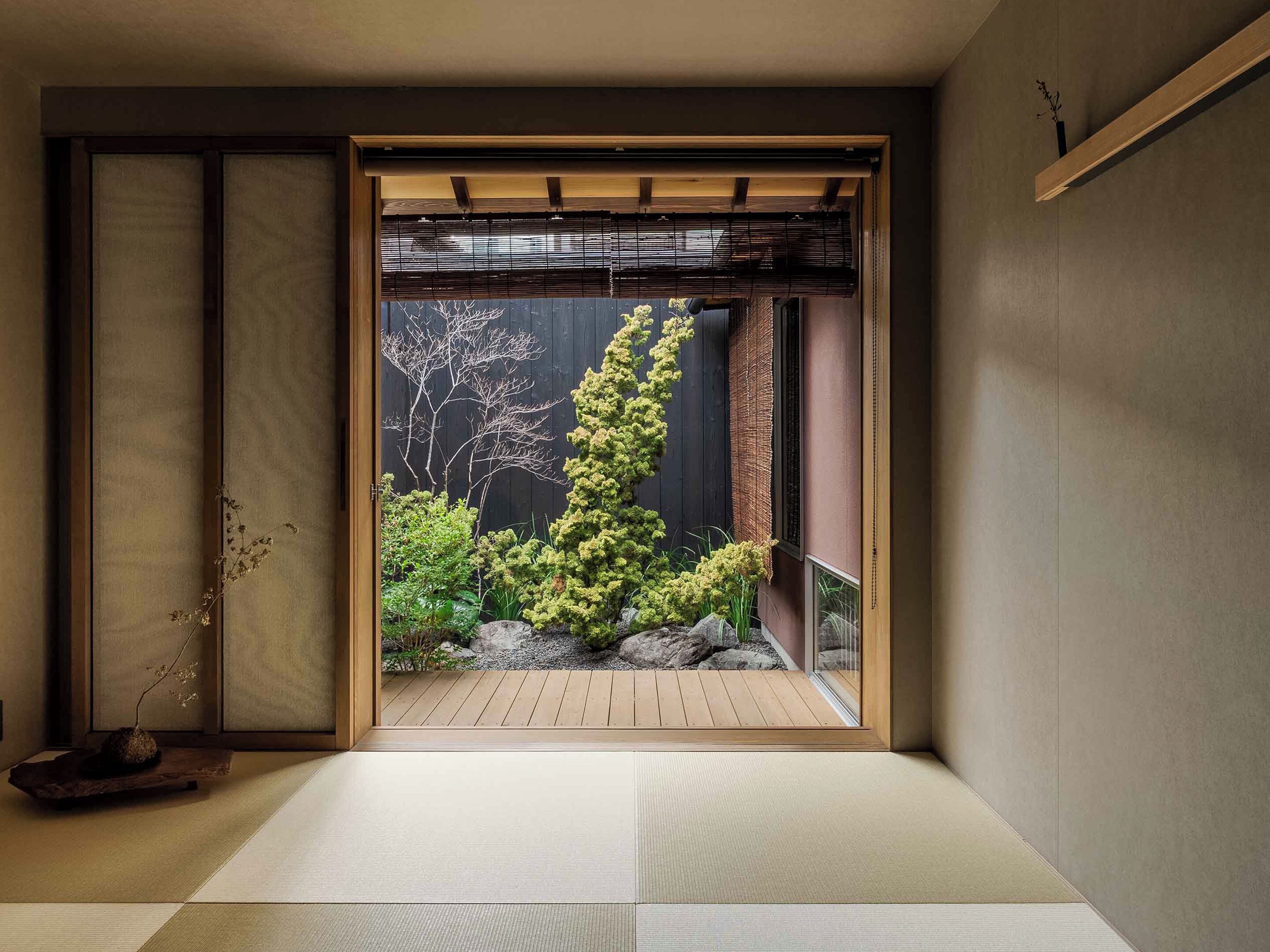 المنشأة من الداخل