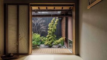 Traditional House, 3 Bedrooms, Kitchen, Garden View | Interior