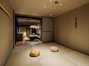 Casa tradicional, 3 habitaciones, cocina, vista al jardín | Interior