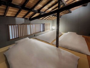 Casa tradicional, 3 habitaciones, cocina, vista al jardín | Caja de seguridad en la habitación y decoración personalizada 