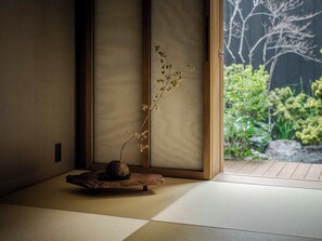 Casa tradicional, 3 habitaciones, cocina, vista al jardín | Interior