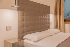 Iron/ironing board - ApartmentsArena - Palazzo Cantore Collection - Deluxe Living (Verona)