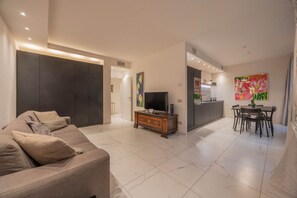 TV - ApartmentsArena - Palazzo Cantore Collection - Deluxe Living (Verona)