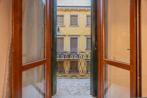 Interior - ApartmentsArena - Palazzo Cantore Collection - Deluxe Living (Verona)