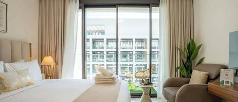 Iron/ironing board, travel cot, WiFi, bed sheets