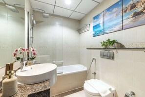 Shower, hair dryer - Airstay | Full Marina Views | Coastal Studio (Dubai)