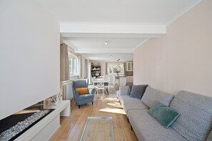 TV - 5 bedroom accommodation in De Haan (De Haan)