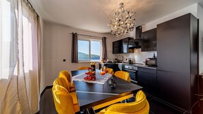 Kühlschrank, Kochgeschirr/Geschirr/Besteck