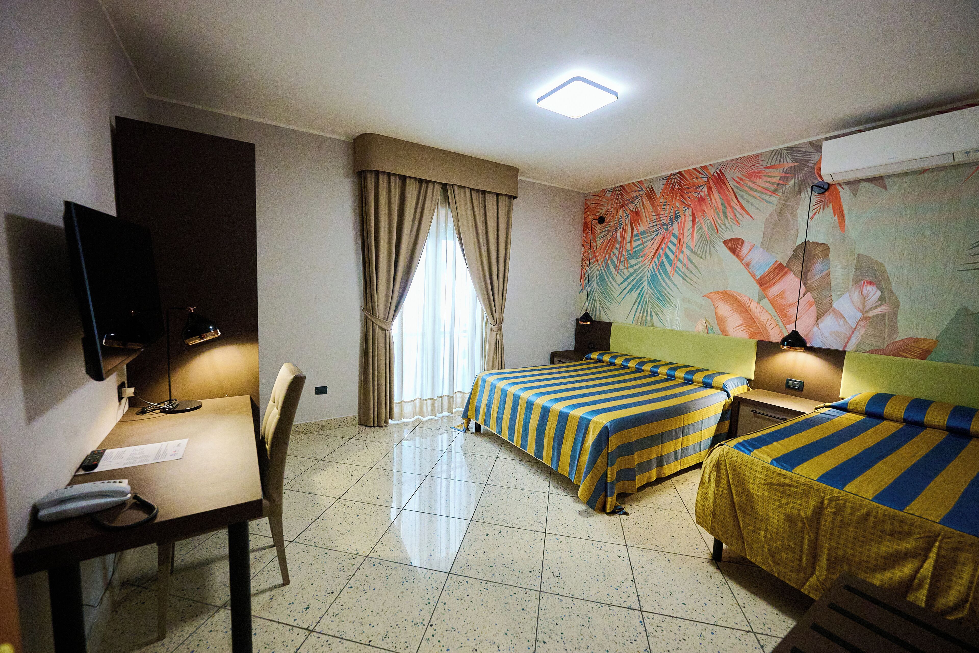 Deluxe Triple Room | In-room safe, desk, iron/ironing board, free WiFi