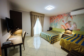 Deluxe Triple Room | In-room safe, desk, iron/ironing board, free WiFi - Le 2 Palme Apartments (Catanzaro)