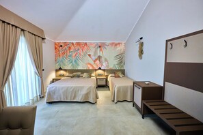 Deluxe Triple Room | In-room safe, desk, iron/ironing board, free WiFi - Le 2 Palme Apartments (Catanzaro)