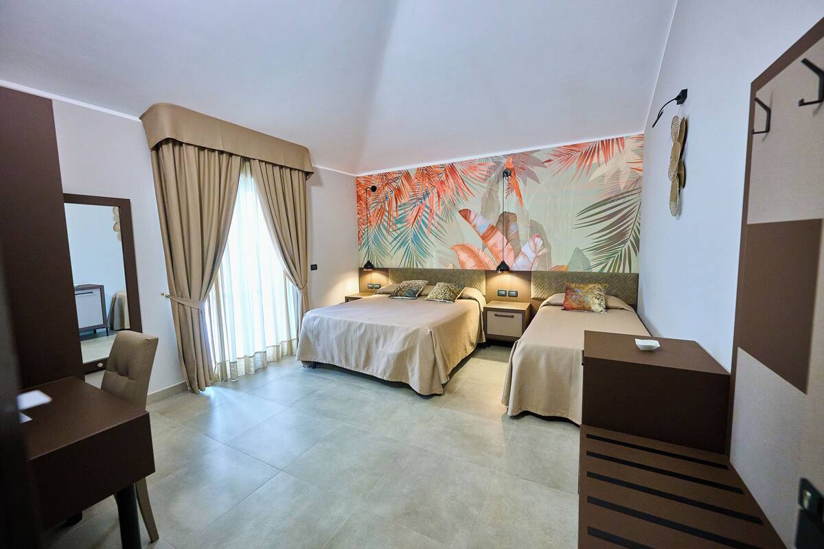 Deluxe Triple Room | In-room safe, desk, iron/ironing board, free WiFi