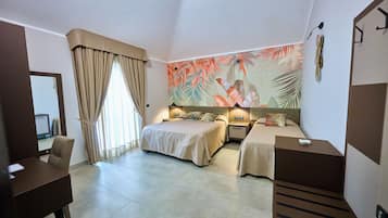 Deluxe Triple Room | In-room safe, desk, iron/ironing board, free WiFi