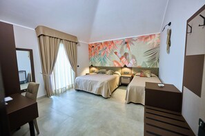 Deluxe Triple Room | In-room safe, desk, iron/ironing board, free WiFi - Le 2 Palme Apartments (Catanzaro)