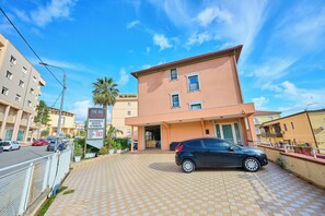 Front of property - Le 2 Palme Apartments (Catanzaro)