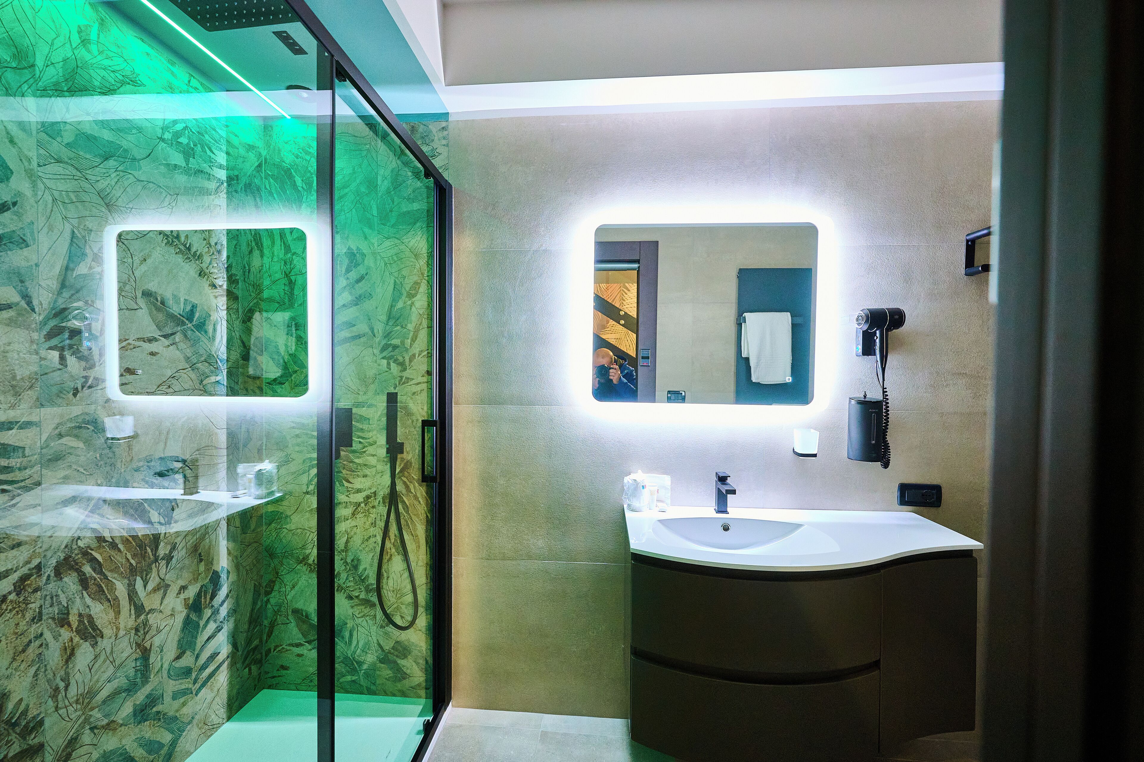 Alloggio Deluxe su due livelli | Bagno | Asciugacapelli, asciugamani, sapone, shampoo