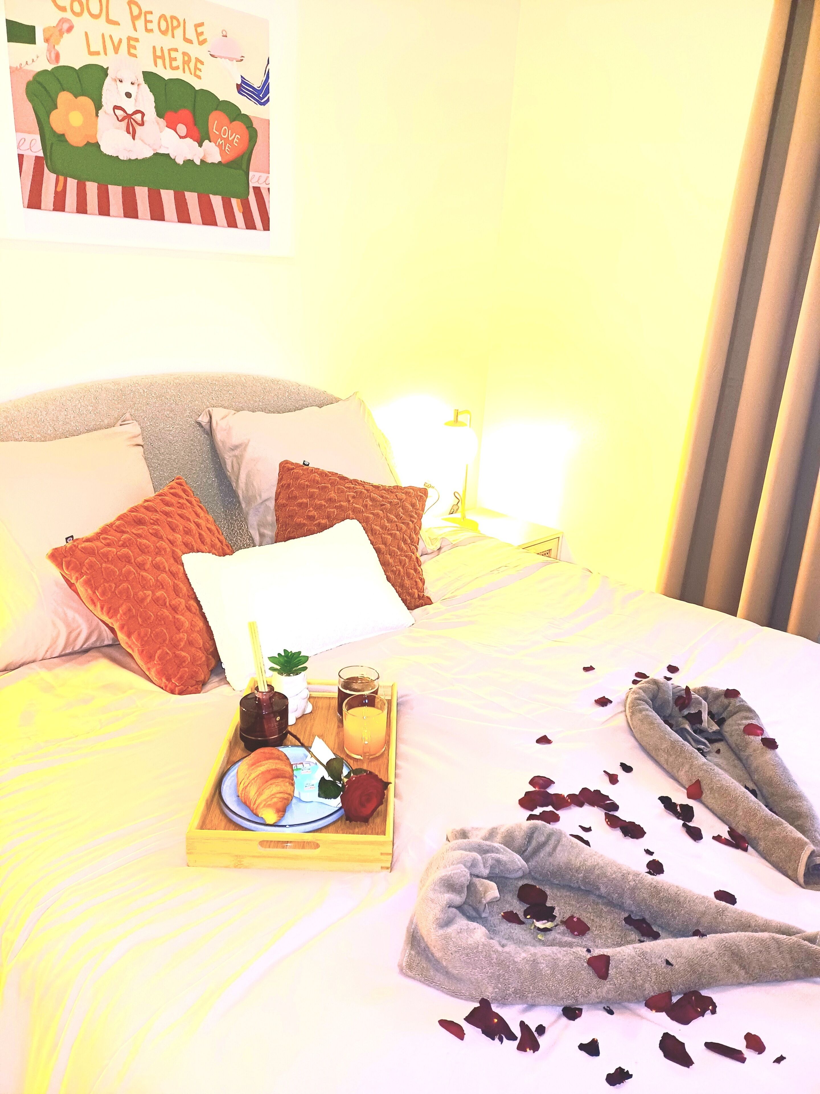 2 bedrooms, iron/ironing board, internet