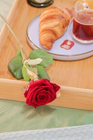 Breakfast meal - Tranquil 2-bedroom apartment with AC in charming Nice (Nice)